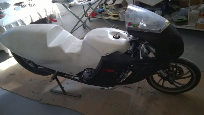 Modification de carenage de moto Dragster